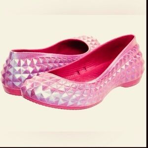 Crocs Size 8 Women's Super Molded Iridescent Flat in Pink / Fuchsia